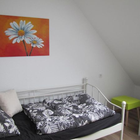 Moeblierte Dachgeschosswohnung In Ruhiger Lage Zu Vermieten 韦茨拉尔 外观 照片