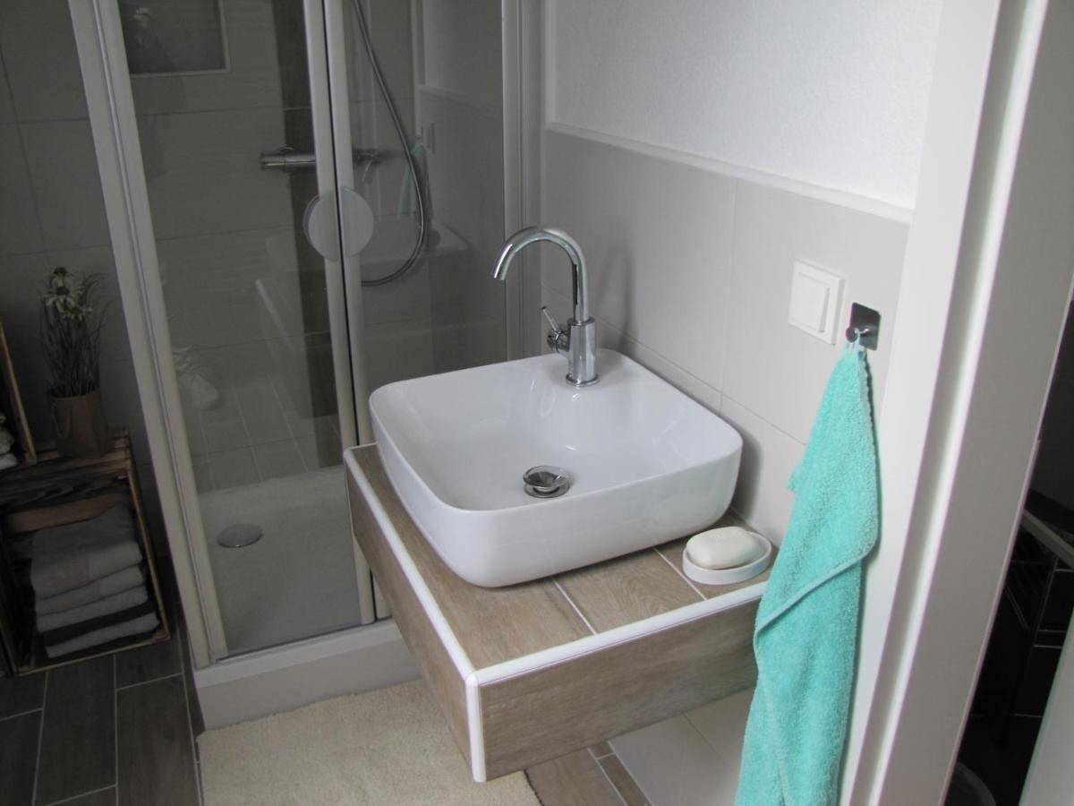 Moeblierte Dachgeschosswohnung In Ruhiger Lage Zu Vermieten 韦茨拉尔 外观 照片