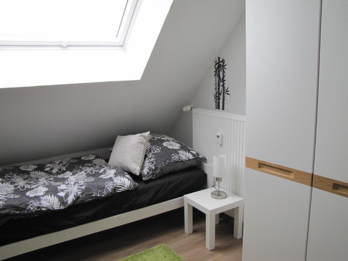 Moeblierte Dachgeschosswohnung In Ruhiger Lage Zu Vermieten 韦茨拉尔 外观 照片