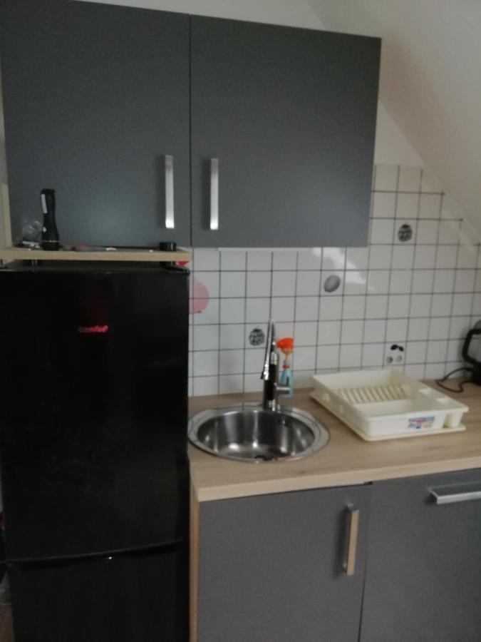 Moeblierte Dachgeschosswohnung In Ruhiger Lage Zu Vermieten 韦茨拉尔 外观 照片